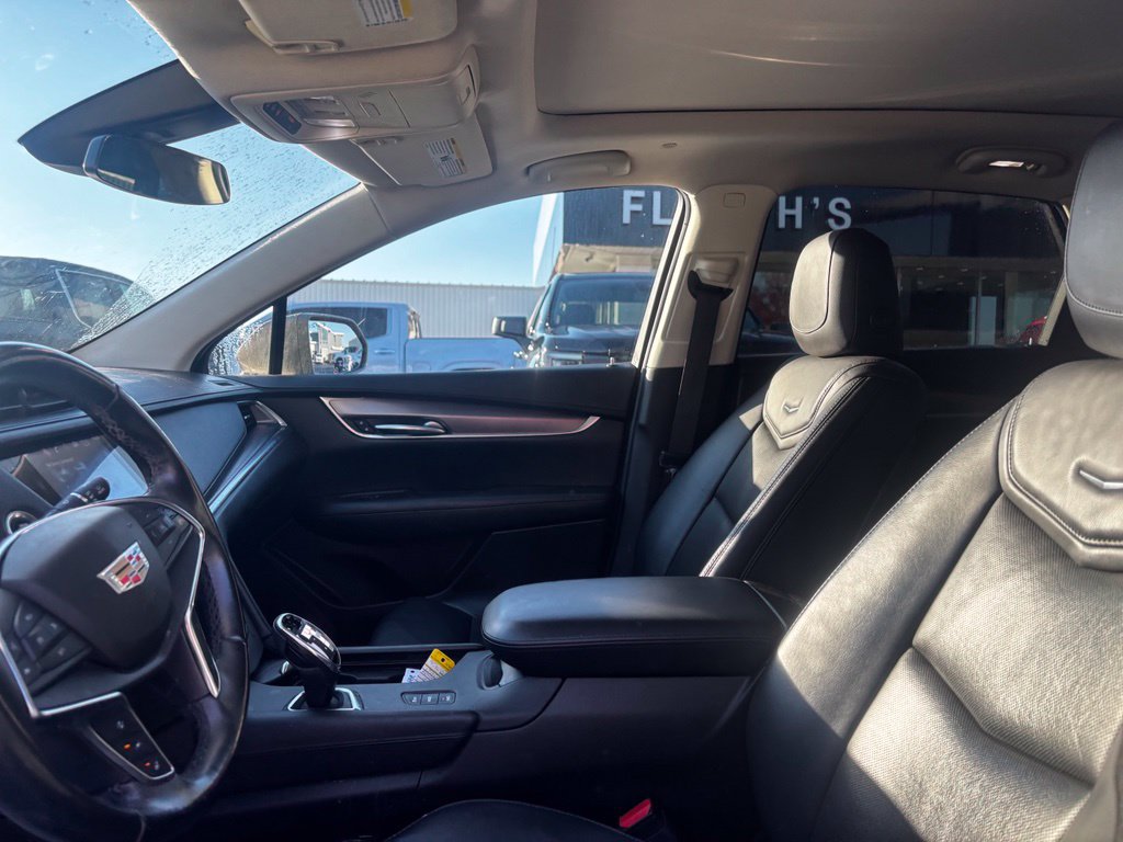 Used 2018 Cadillac XT5 Luxury w/ Driver Awareness Package AWD/4WD image 9