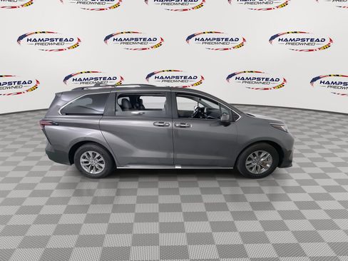 Used 2022 Toyota Sienna XLE FWD image 9