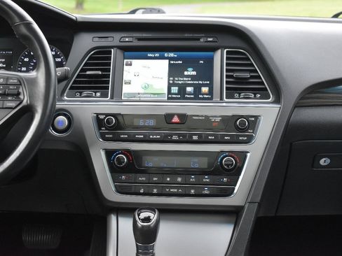 Used 2015 Hyundai Sonata Limited w/ Option Group 06 FWD image 24
