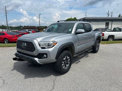 Used 2019 Toyota Tacoma TRD Off-Road AWD/4WD image 2