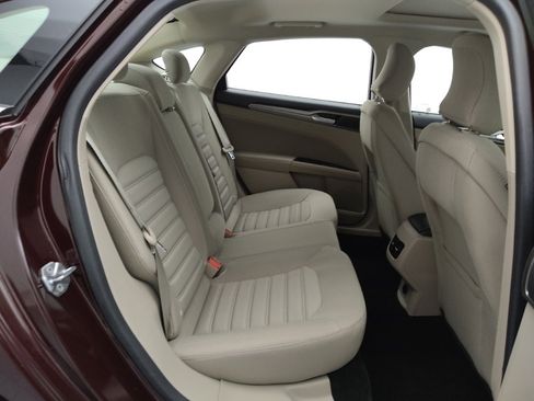 Used 2018 Ford Fusion SE w/ Fusion SE Technology Package image 19