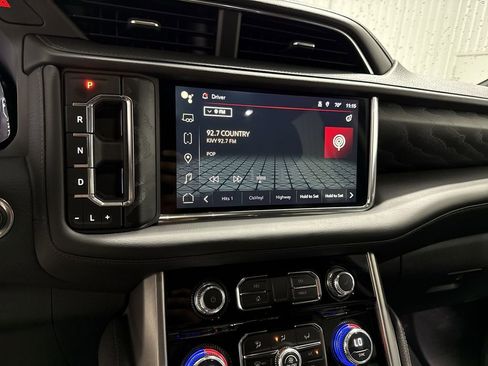 Used 2023 GMC Yukon Denali AWD/4WD image 13