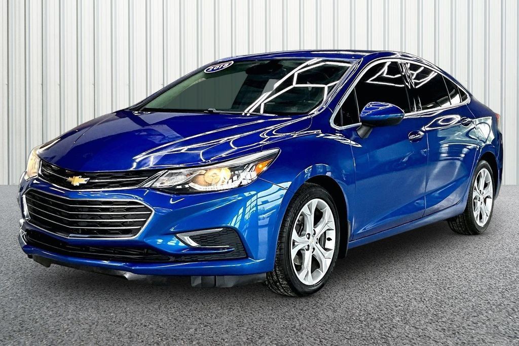 Used 2018 Chevrolet Cruze Premier w/ Enhanced Convenience Package FWD image 3