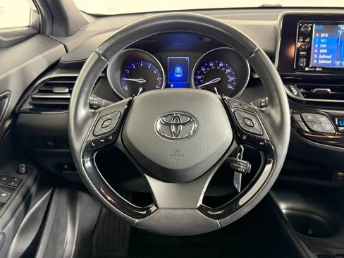 Used 2018 Toyota C-HR XLE FWD image 16