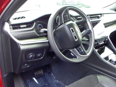 Used 2023 Jeep Grand Cherokee L Laredo AWD/4WD image 5