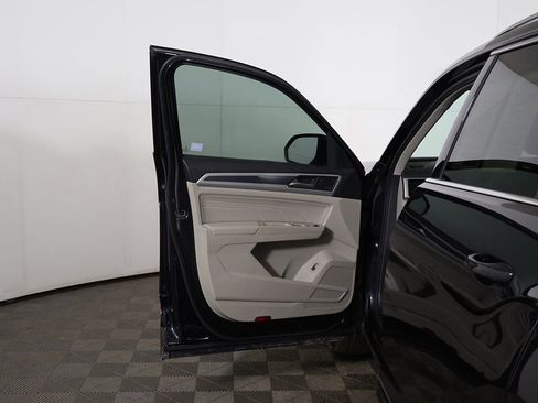 Used 2023 Volkswagen Atlas SEL Premium image 24