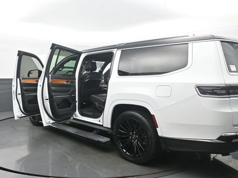 Used 2024 Jeep Grand Wagoneer L Series III image 59