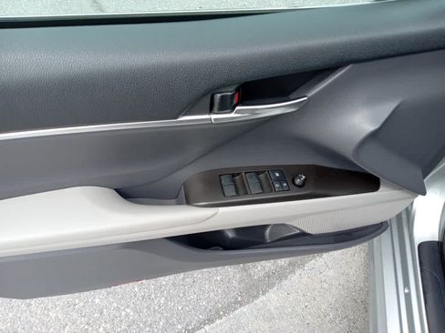 Used 2022 Toyota Camry SE FWD image 10