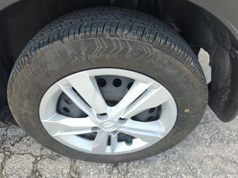 Used 2024 Nissan Kicks S image 28