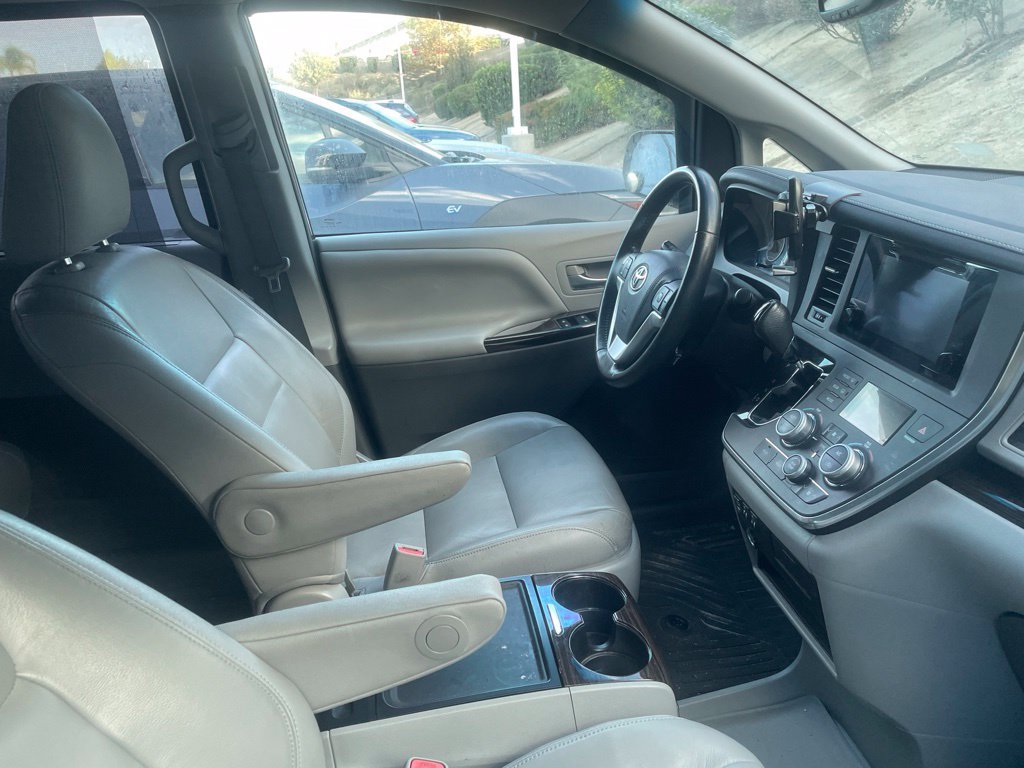 Used 2015 Toyota Sienna XLE w/ XLE Navigation Package FWD image 8