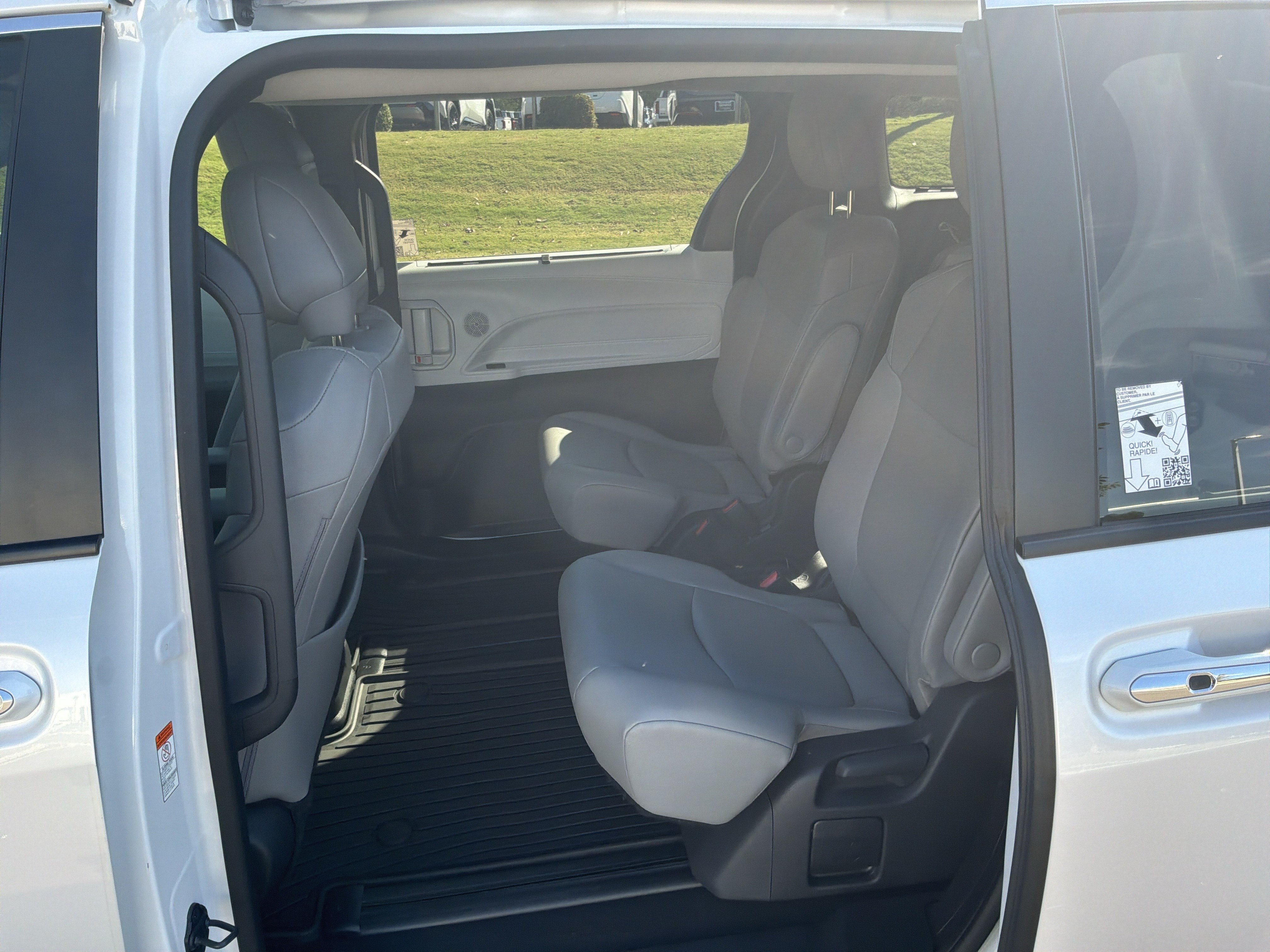 Used 2026 Toyota Sienna XLE FWD image 31