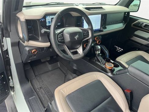 Used 2022 Ford Bronco Wildtrak image 11