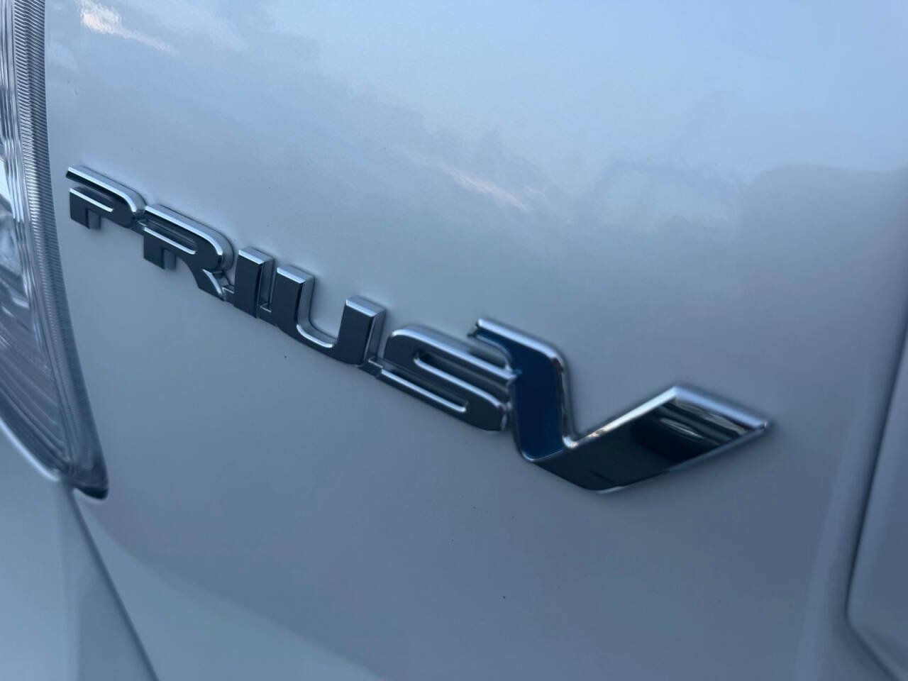 Used 2013 Toyota Prius V Two FWD image 9