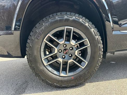 New 2026 GMC Terrain AT4 w/ Convenience Package III image 18