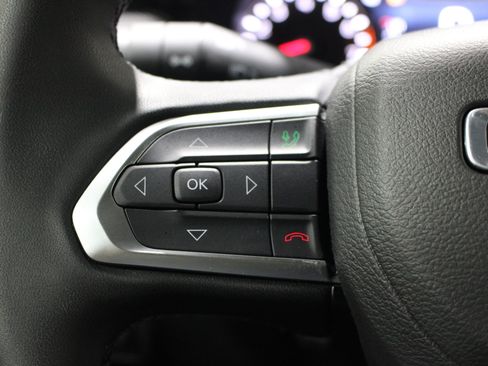 Used 2025 Jeep Compass Latitude w/ Altitude Special Edition AWD/4WD image 11