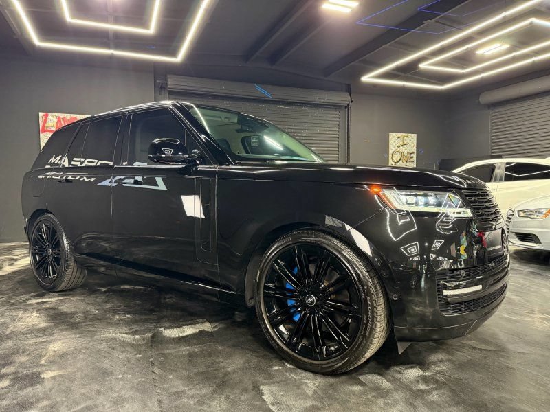 Used 2024 Land Rover Range Rover SE AWD/4WD image 3