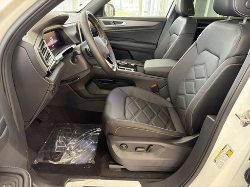 New 2026 Volkswagen Atlas Cross Sport SE FWD image 5