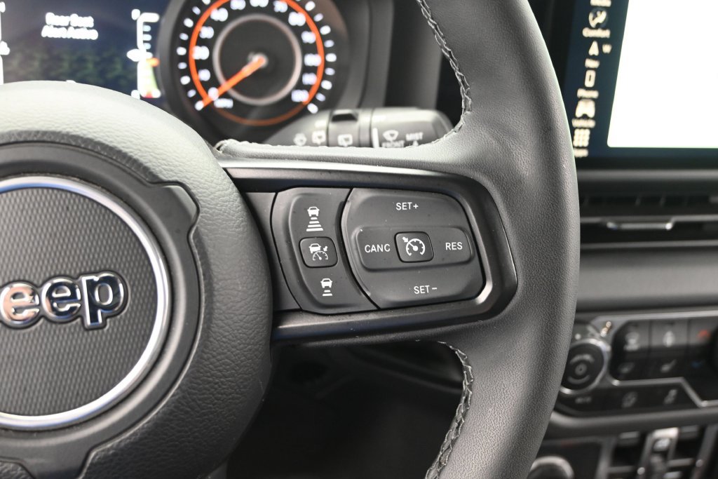 Used 2025 Jeep Wrangler Unlimited Rubicon AWD/4WD image 31