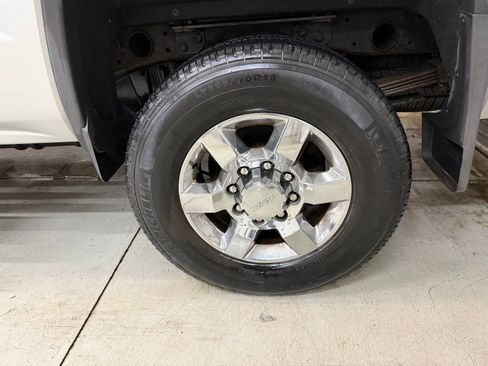 Used 2018 GMC Sierra 2500 SLT w/ Snow Plow Prep Package image 9