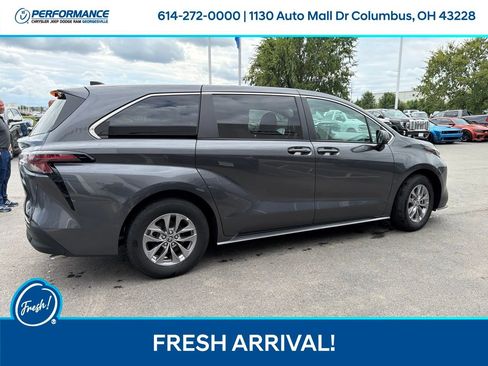 Used 2025 Toyota Sienna LE FWD image 11