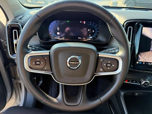 Used 2025 Volvo XC40 B5 Plus AWD/4WD image 21