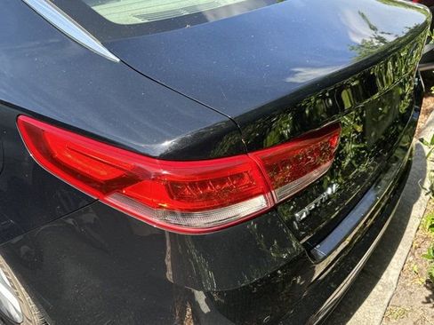 Used 2018 Kia Optima EX w/ Premium Package FWD image 6