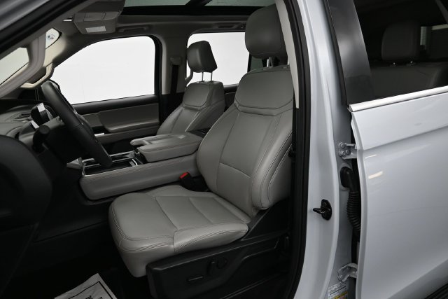 Used 2025 Ford Expedition Active AWD/4WD image 10