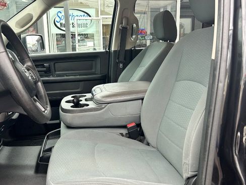 Used 2017 RAM 1500 Express AWD/4WD image 10