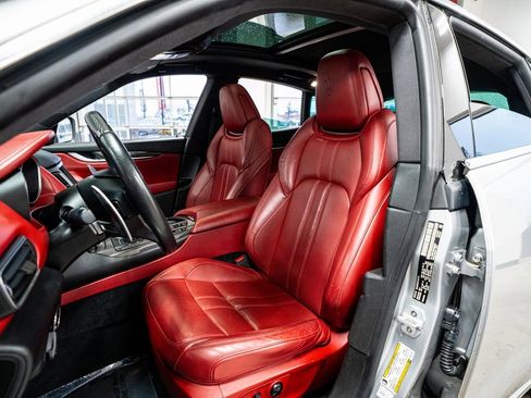 Used 2018 Maserati Levante S GranSport image 41