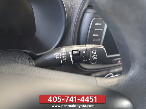 Used 2025 Kia Soul LX w/ LX Technology Package FWD image 16
