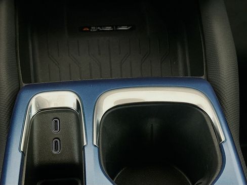 Used 2025 Chevrolet Equinox EV LT FWD image 26