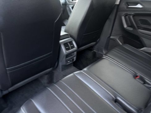 Used 2024 Volkswagen Tiguan SE image 22