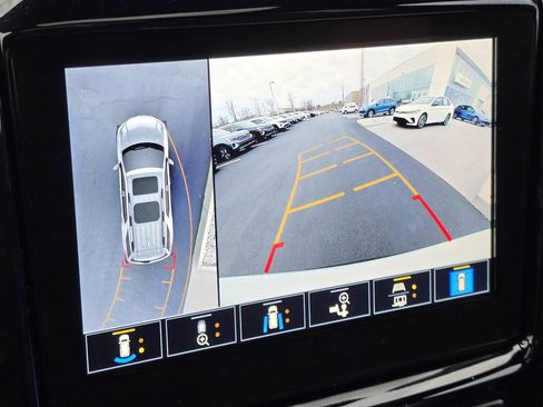 Used 2023 Chevrolet Traverse Premier w/ Redline Edition image 5