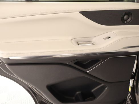 New 2026 Lincoln Navigator Premiere AWD/4WD image 18