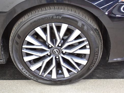 Used 2025 Nissan Altima 2.5 SV FWD image 33
