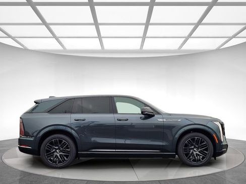 New 2025 Cadillac Escalade IQ Sport 2 w/ LPO, ONYX Package image 4