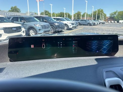 Used 2025 Ford Expedition Active AWD/4WD image 38
