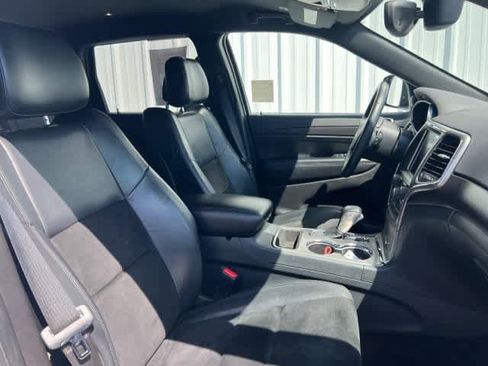 Used 2017 Jeep Grand Cherokee Altitude image 15