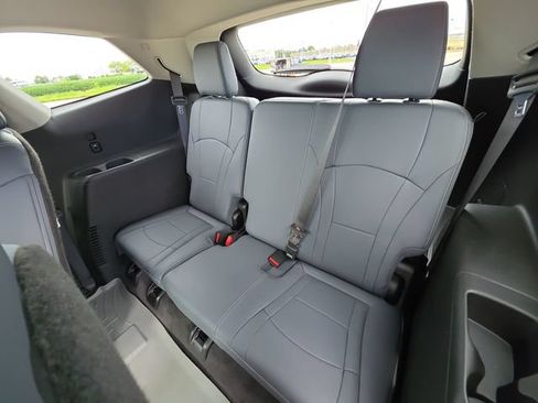 Used 2019 Buick Enclave Essence FWD image 28