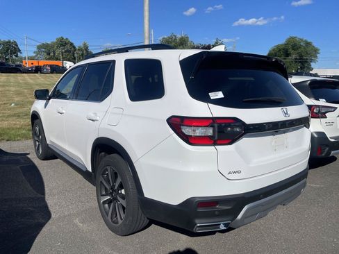 Used 2023 Honda Pilot Touring image 4