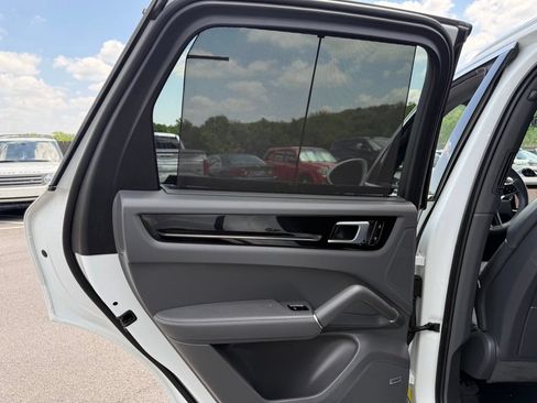 Used 2021 Porsche Cayenne AWD/4WD image 17