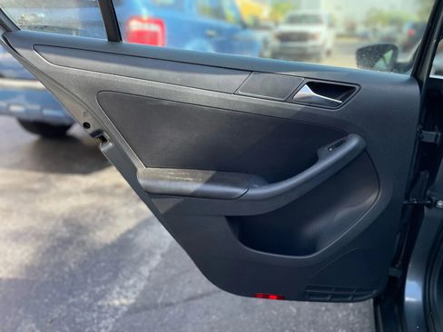 Used 2011 Volkswagen Jetta SE image 28