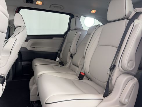 Used 2025 Honda Odyssey Touring image 7
