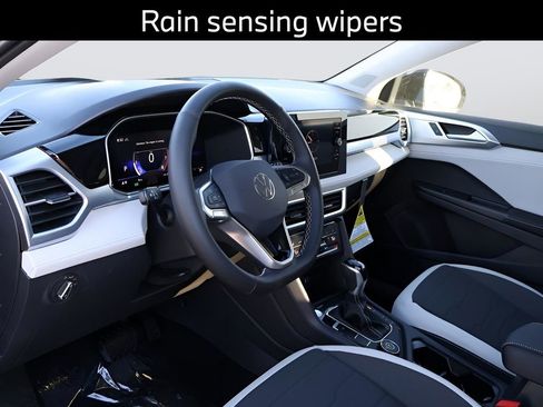 Certified 2025 Volkswagen Taos SE AWD/4WD image 21