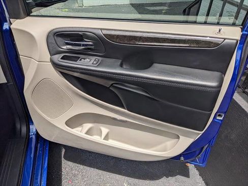 Used 2020 Dodge Grand Caravan SE w/ UConnect Hands-Free Group FWD image 18