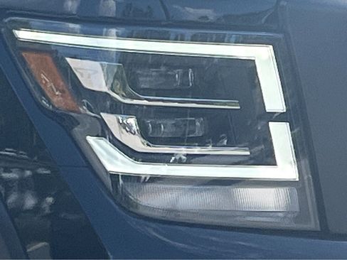 Used 2024 Nissan Titan PRO-4X w/ Pro-4x Convenience Package image 2