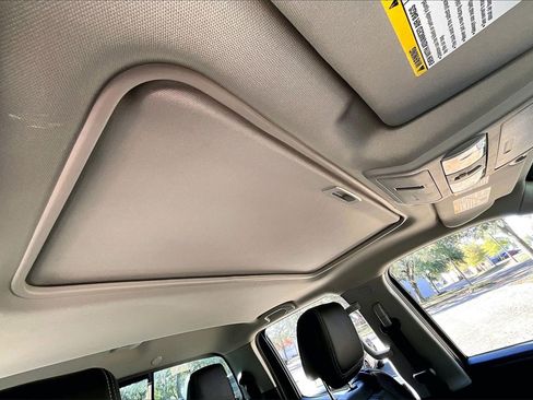 Used 2024 Nissan Frontier SL w/ Technology Package image 24