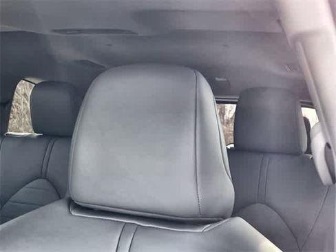 Used 2024 Toyota Highlander XLE image 25