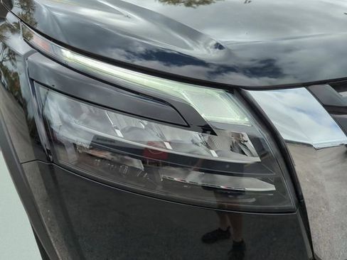 Certified 2025 Nissan Pathfinder SV image 17