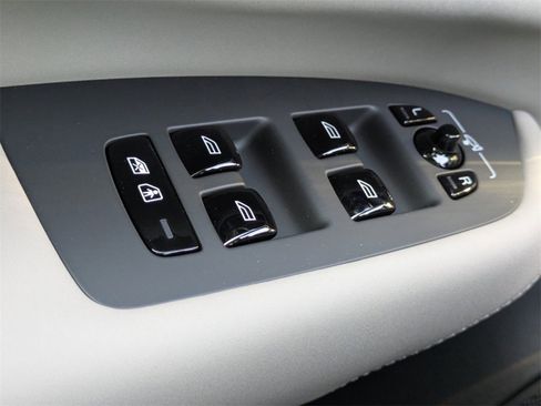 New 2025 Volvo XC90 B6 Core w/ Climate Package image 26